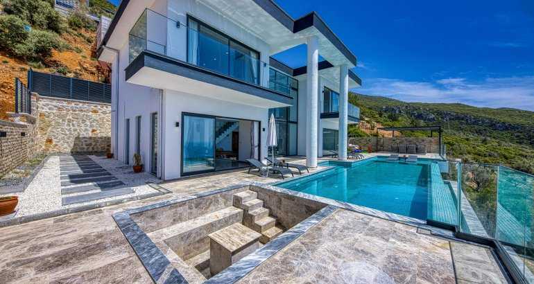The high-end housing market will recommence activities in 2026.
