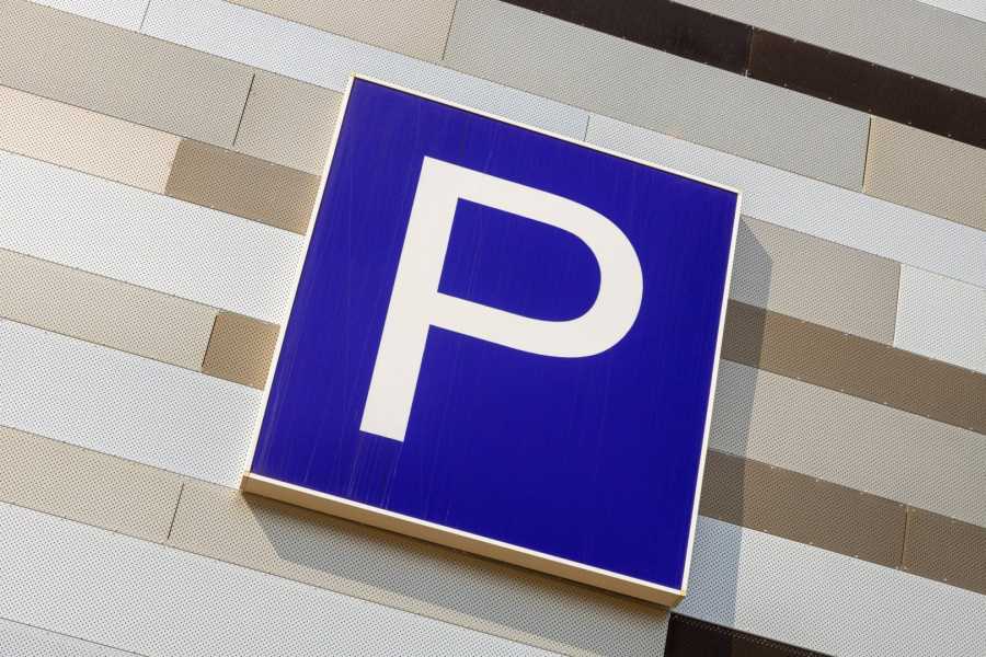 Fresh parking regulations in Italy: adjustable time restrictions, twofold charges, and penalties for overdue tickets.