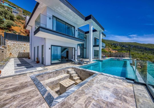 The high-end housing market will recommence activities in 2026.