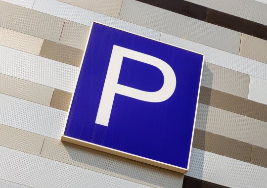 Fresh parking regulations in Italy: adjustable time restrictions, twofold charges, and penalties for overdue tickets.