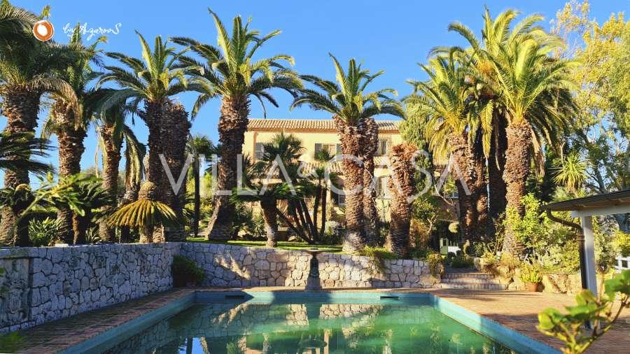 Luxury villa with garden in San Remo