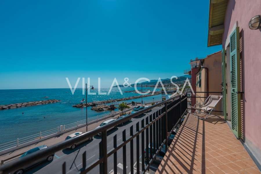 Apartment for sale in Santo Stefano al Mare.