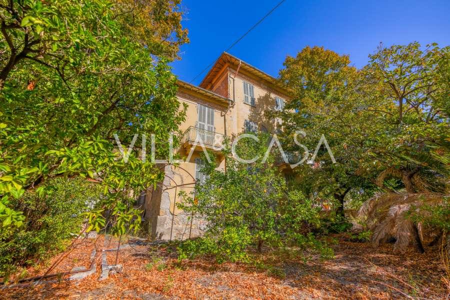 450 m2 villa in Ventimiglia for restoration.