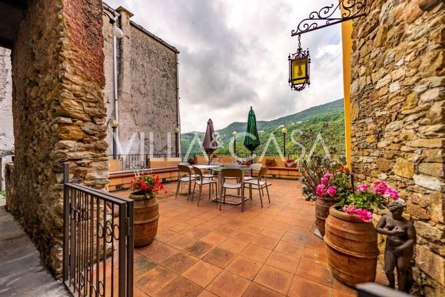 450 sqm villa in Noli with a view of the mountains