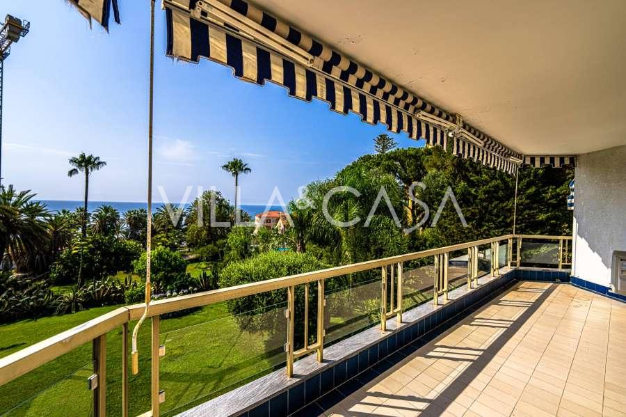 Apartment on the first line in Sanremo