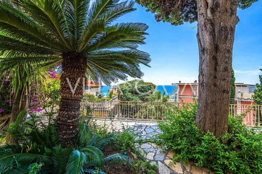 For rent - luxury house with a garden in Sanremo.