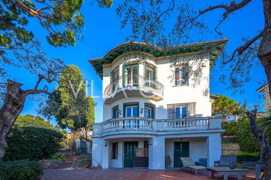 An English villa is for sale in Bordighera.