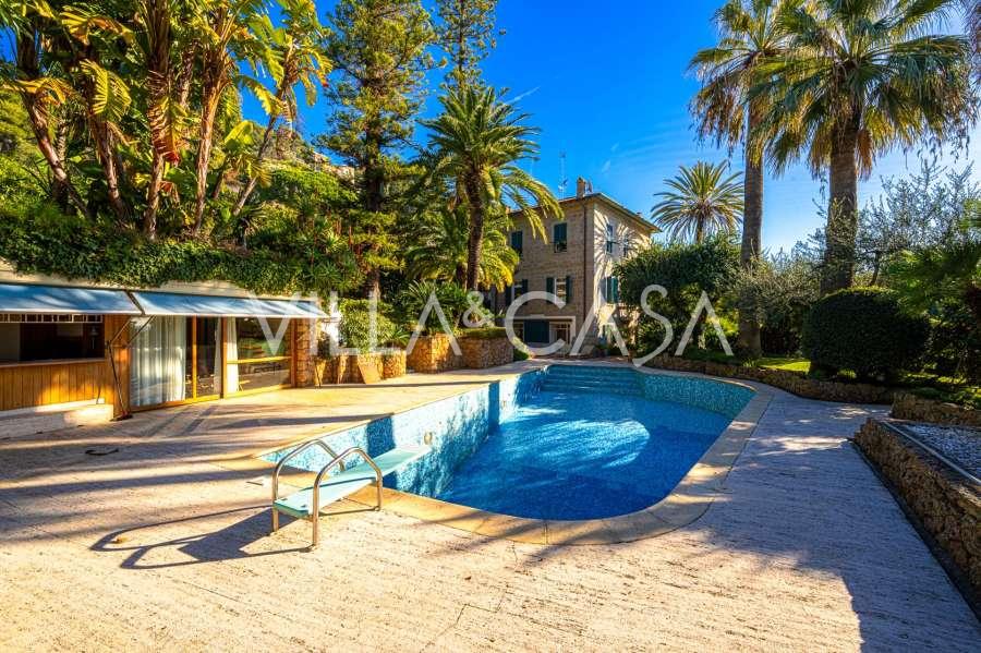 Villa for two families in Bordighera