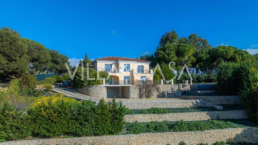 Elegant villa in Vallecrosia