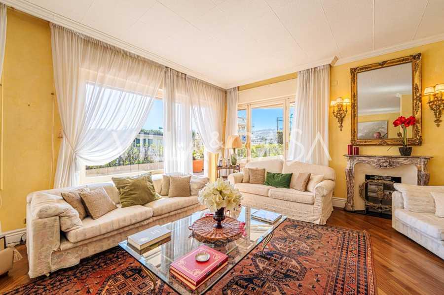 Apartment for sale in Sanremo with an area of 240 square meters.