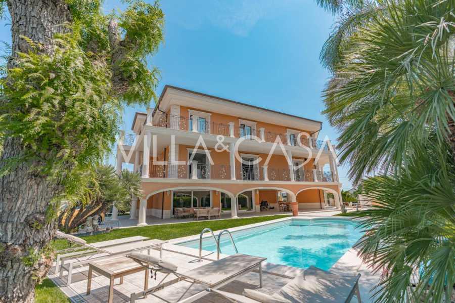 Luxury 1000 m2 villa in Taggia