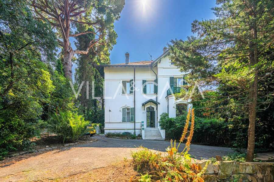 Elegant villa in San Remo