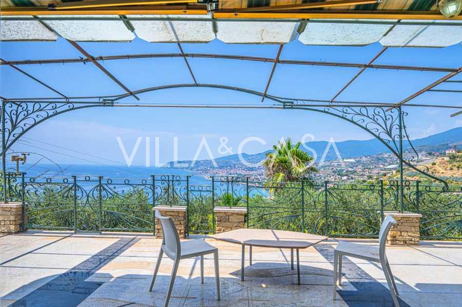 Villa with a sea view in Sanremo