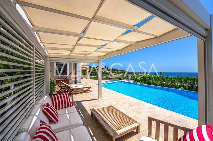 The 400 m2 villa in Sanremo is luxurious.