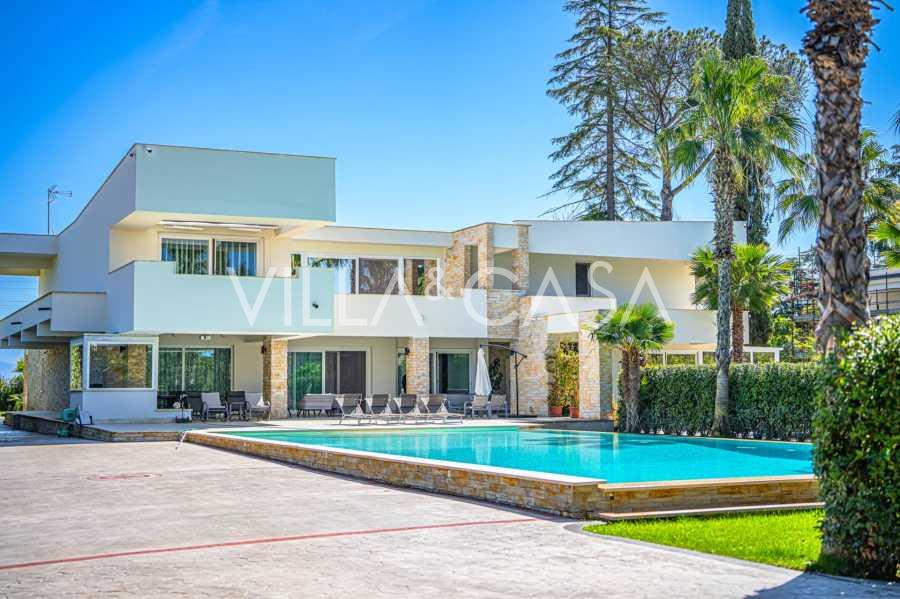 New villa for sale in Rome