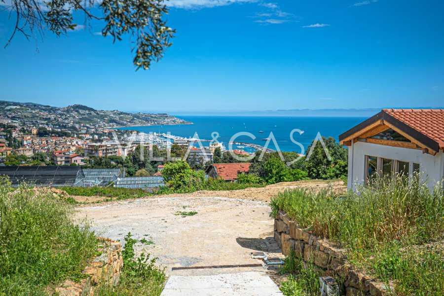 The house in Sanremo is under construction.