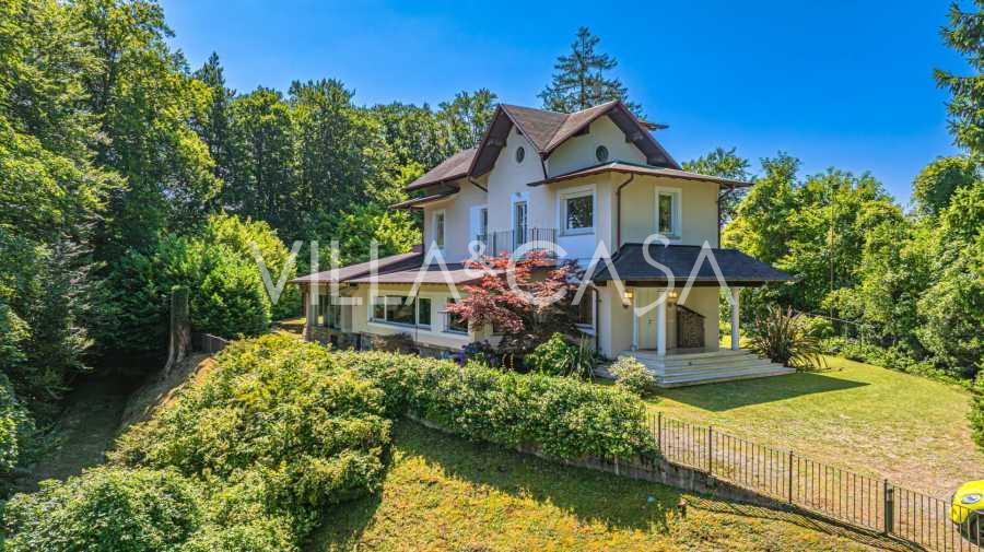 Luxury villa near Lake Maggiore in Stresa for sale