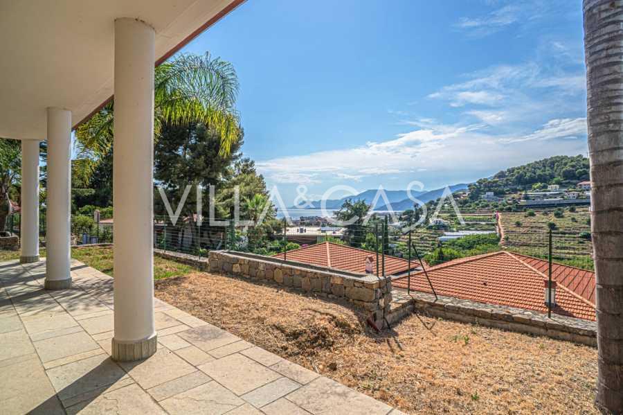 Modern villa with sea view in Bordighera