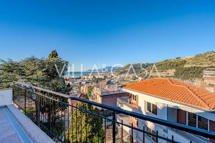 Villa with a sea view in Velecrozia