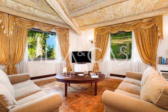 Historic villa for rent in an exclusive golf club in Rome