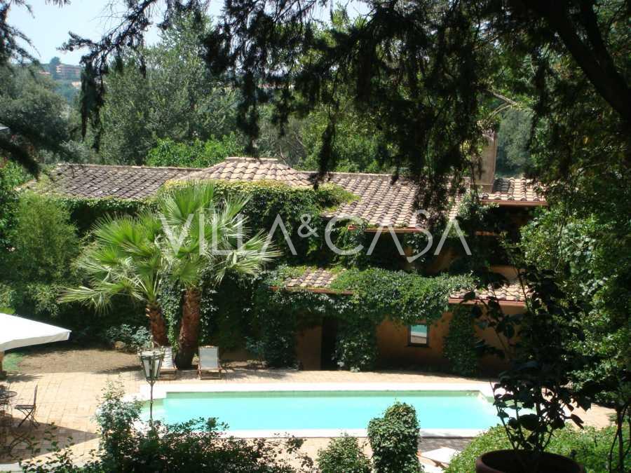 Historic villa for rent in a prestigious residence in Rome.