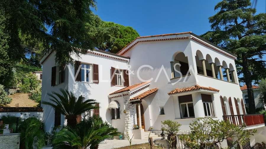 Villa with garden in Sanremo