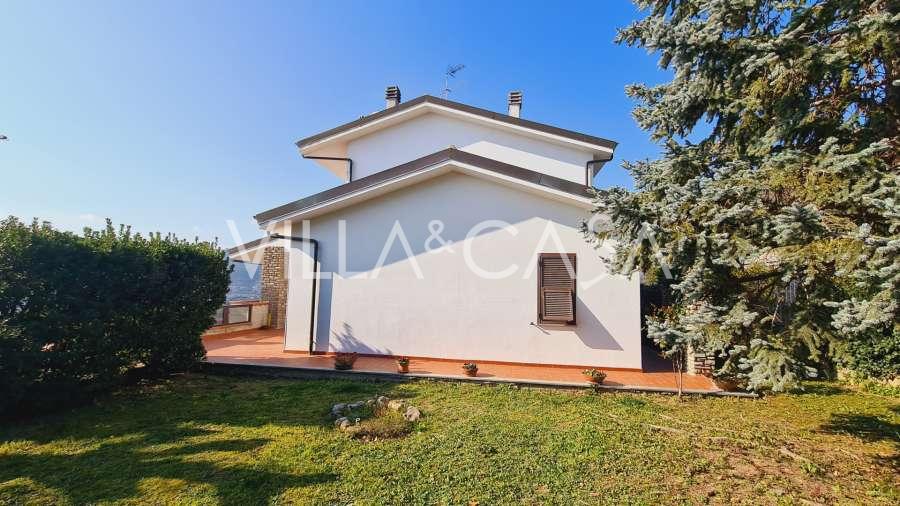 Buy a house with sea views in Sanremo