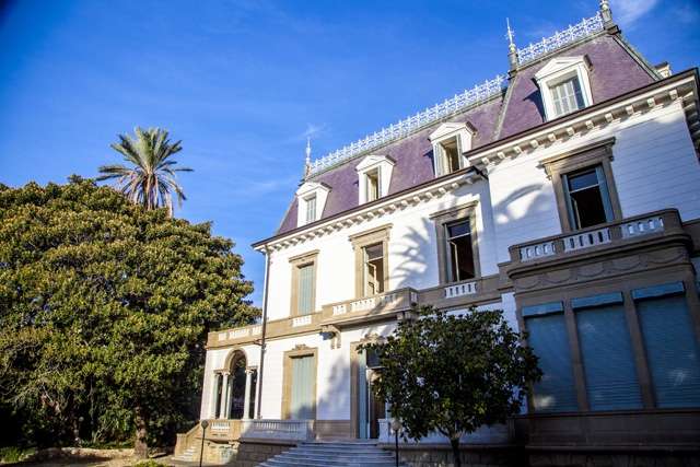 Villa by the sea in San Remo with a historical touch.