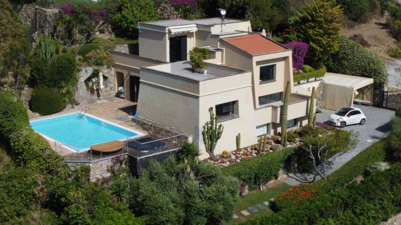 Villa with a sea view in Ospedaletti