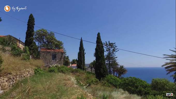 Plot with a house project in Bordighera