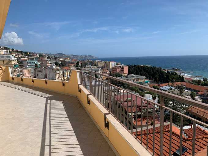 Penthouse 160 sqm in Sanremo for renovation.