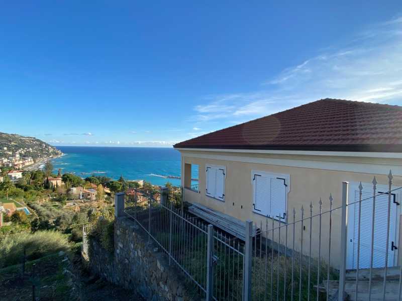 New house with a sea view in Ospedaletti