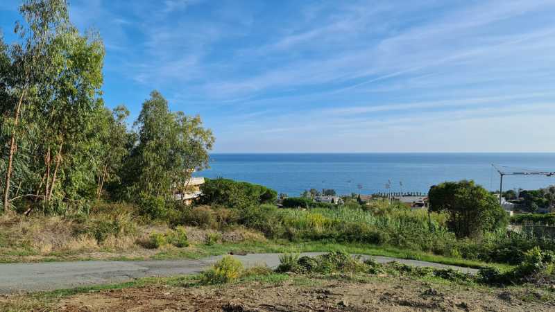 Sale of a 800 sq.m villa in San Remo.