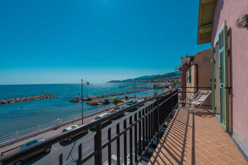 Apartment for sale in Santo Stefano al Mare.