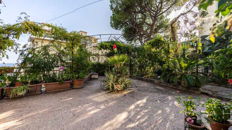 Apartment of 140 m2 in Sanremo with a pond.