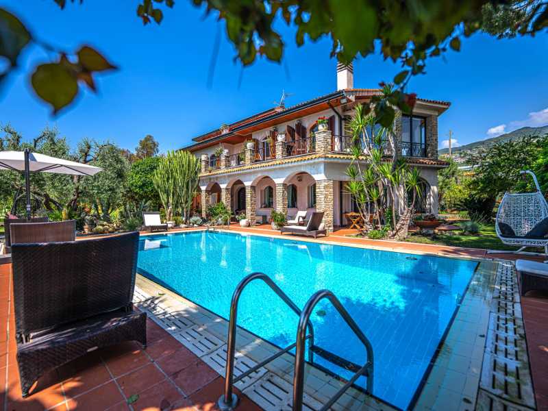 Villa for sale in Sanremo