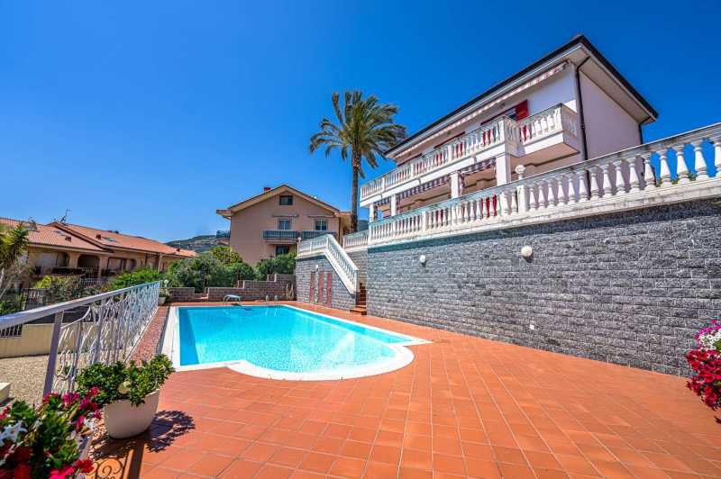 Villa with a sea view in Sanremo