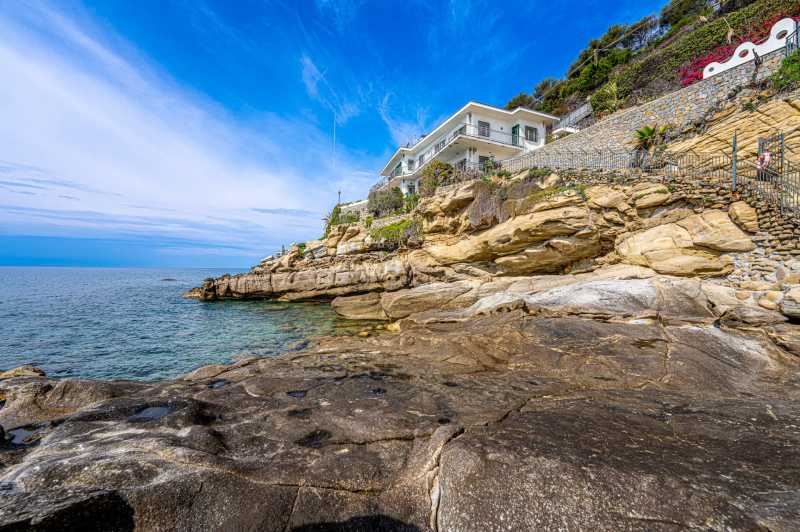 Villa in a prestigious area in Liguria