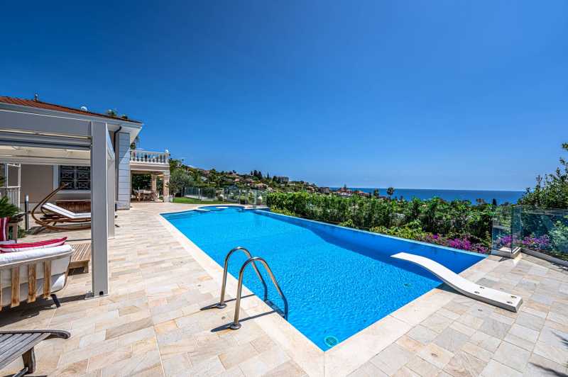 Luxurious villa of 400 square meters in Sanremo.