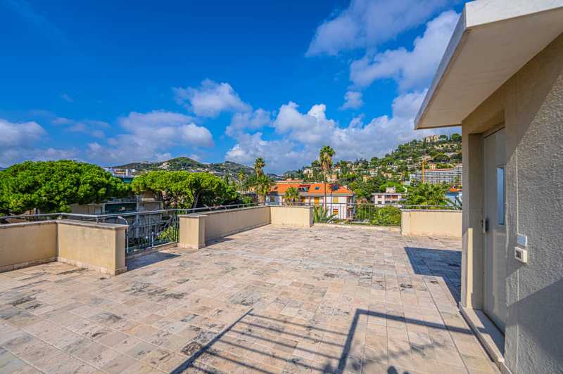 Three-bedroom penthouse in Bordighera for sale