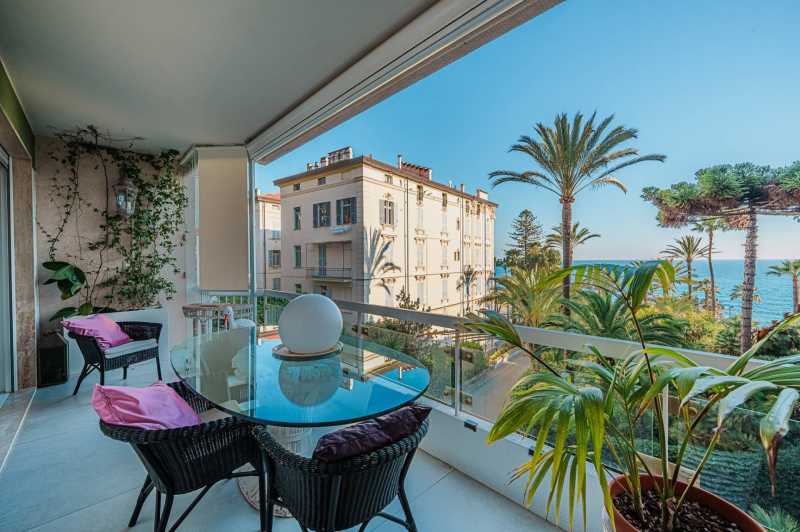 Luxury apartment by the sea in Sanremo