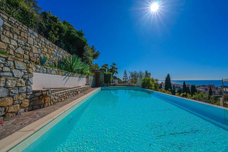 House for sale in Bordighera, 515 sq.m.