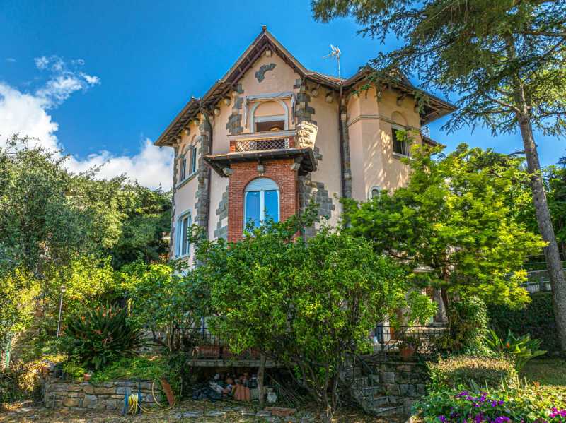 Villa for sale in San Remo