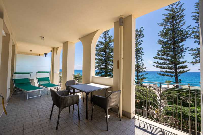 Apartment overlooking the sea in Bordighera.