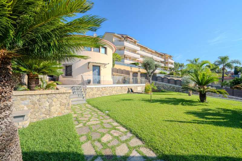 Sanremo: House with a Pool