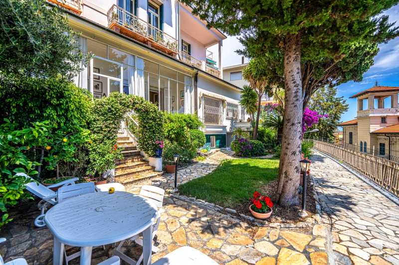 Renting a cozy apartment with a garden in Sanremo