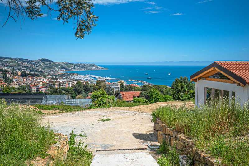 The house in Sanremo is under construction.