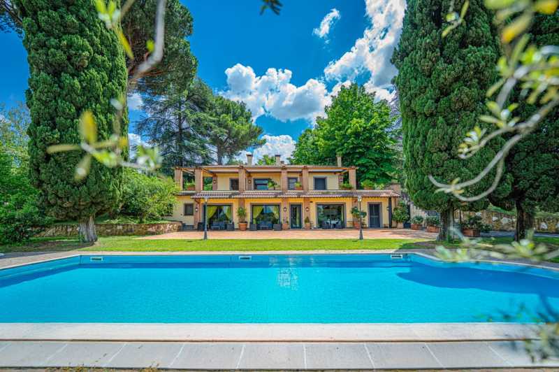 Frascati, Rome: Luxury Villa with Pool