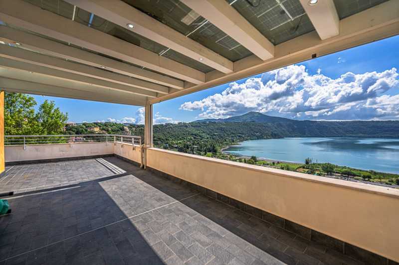 Luxury penthouse in Castel Gandolfo