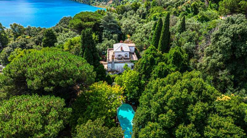 Elite villa in Castel Gandolfo by Lake Albano
